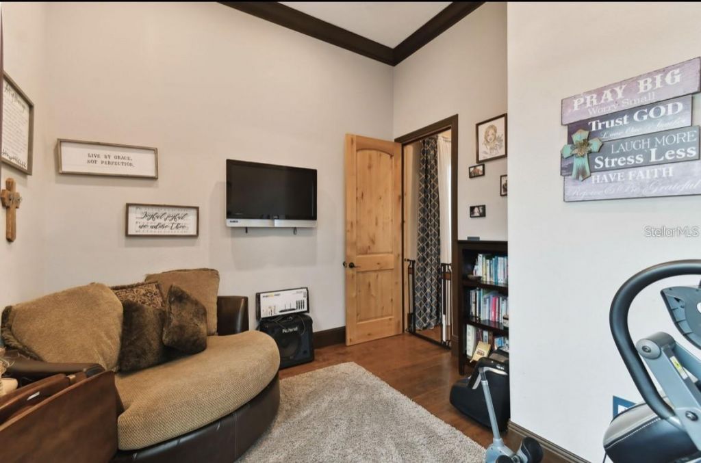 9805 Compass Point Way, Tampa, FL 33615 Photo