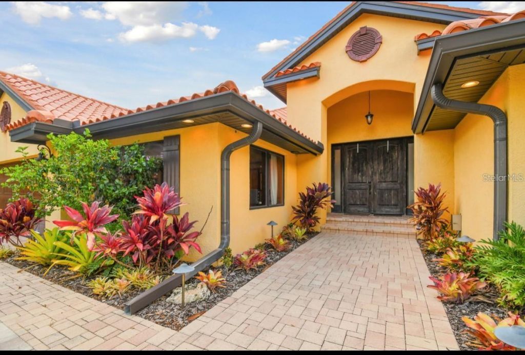 9805 Compass Point Way, Tampa, FL 33615 Photo