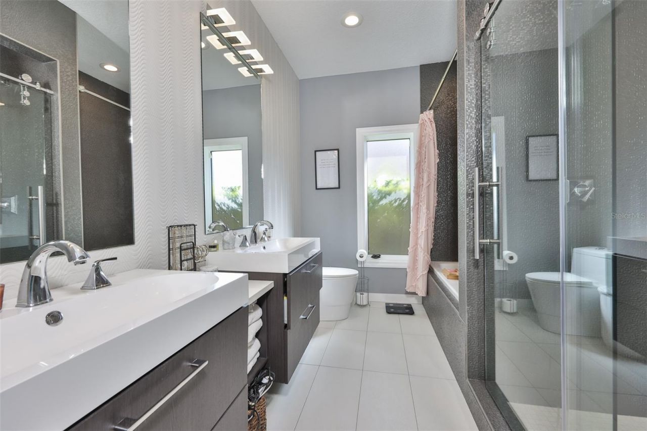 9805 Compass Point Way, Tampa, FL 33615 Photo