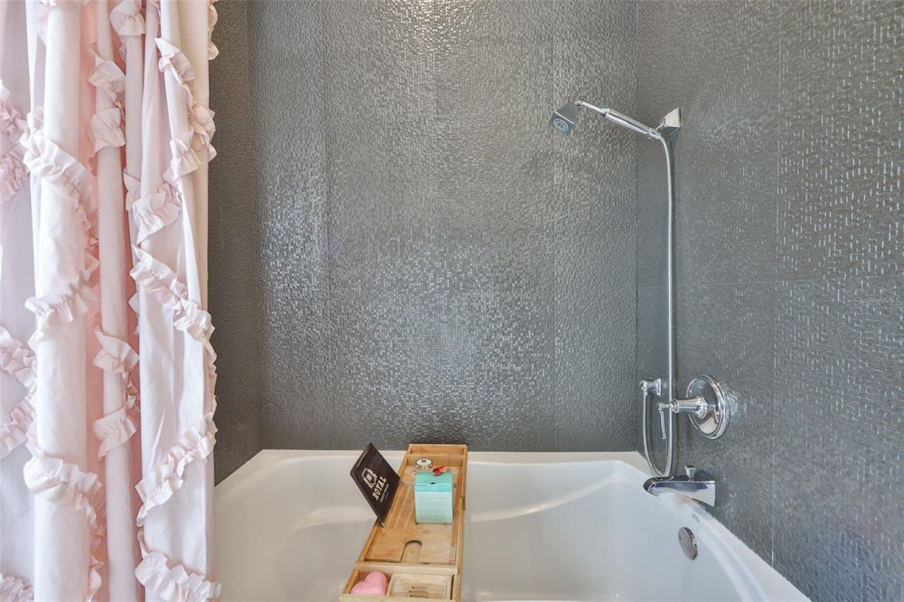 9805 Compass Point Way, Tampa, FL 33615 Photo