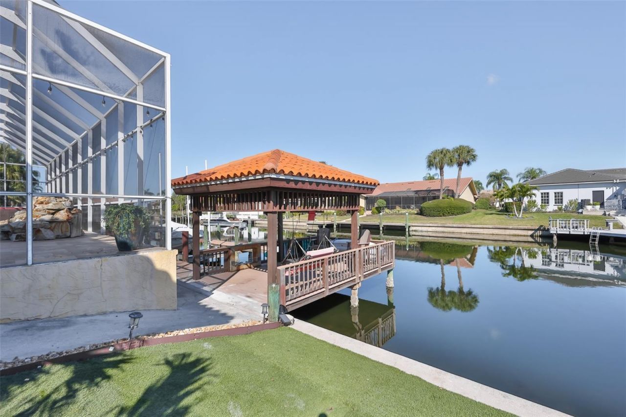 9805 Compass Point Way, Tampa, FL 33615 Photo