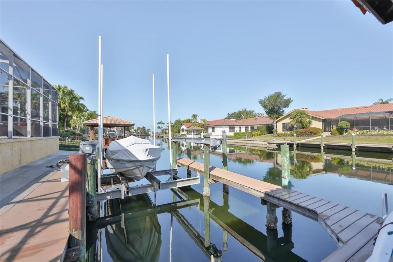 9805 Compass Point Way, Tampa, FL 33615 Photo