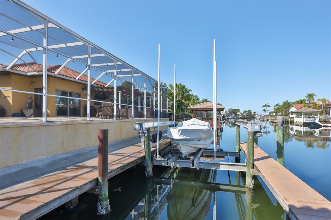 9805 Compass Point Way, Tampa, FL 33615 Photo