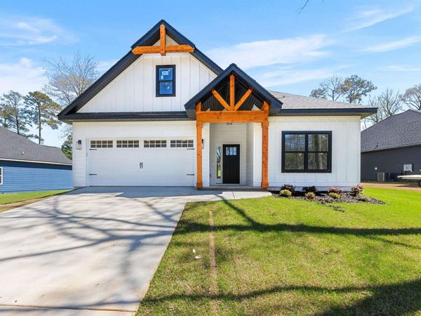112 Friar Tuck Avenue, Warner Robins, GA