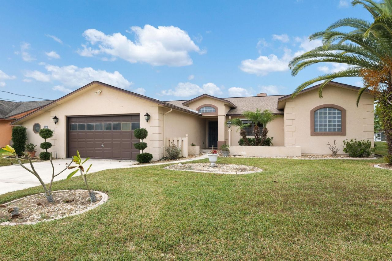 25 Cottagegate Court, Palm Coast, FL 32137 Main Photo