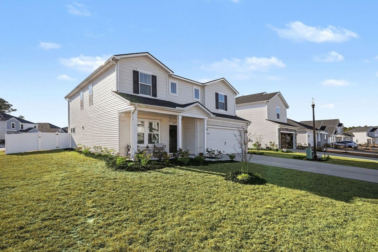 4071 Bayhill St. Photo 2