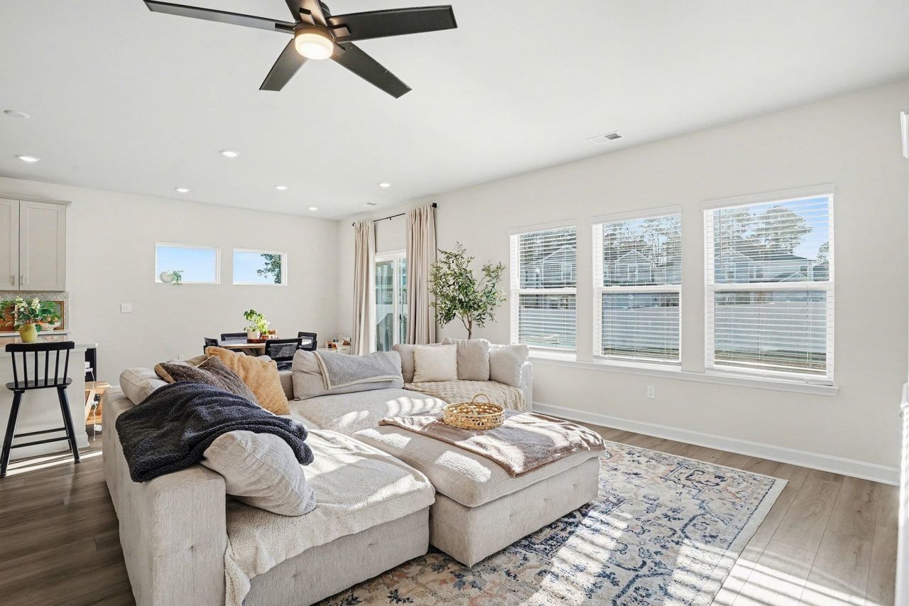 4071 Bayhill St. Photo 6