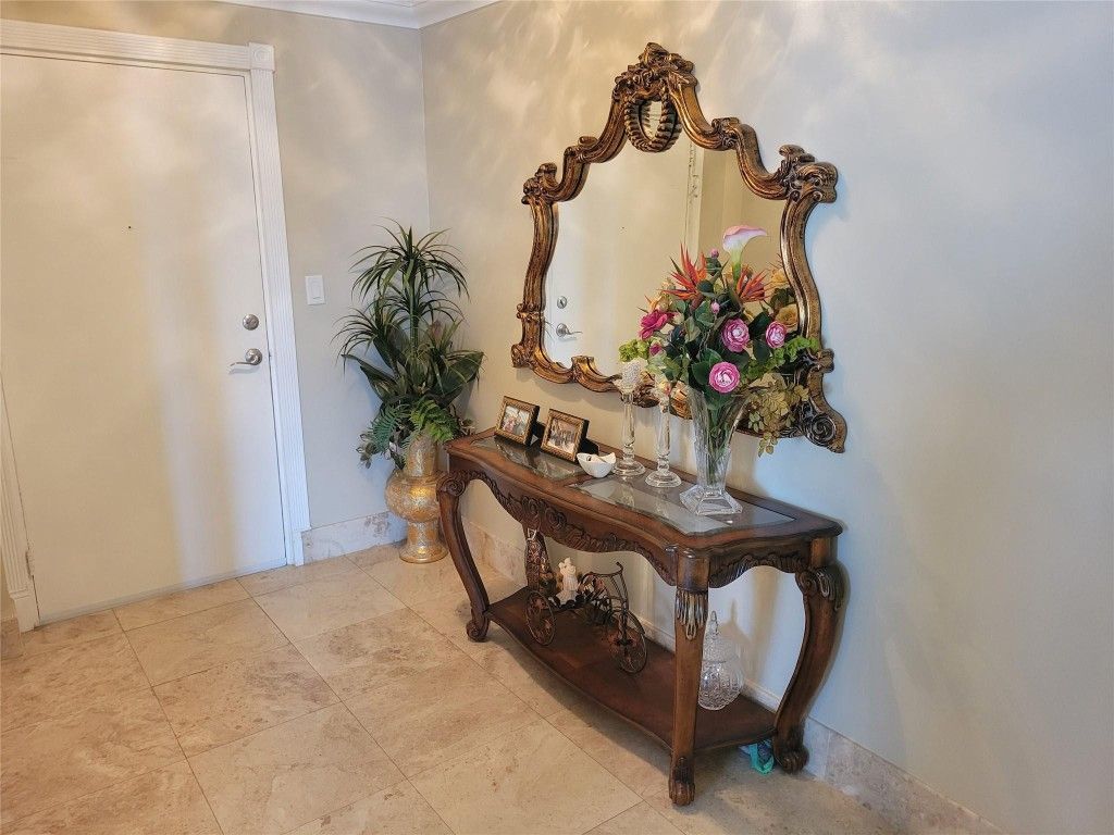 3233 NE 34th Street, Unit 322, Fort Lauderdale, FL 33308 Photo