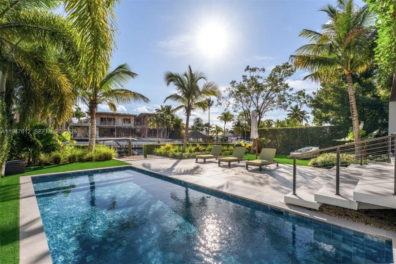 7333 Belle Meade Blvd, Miami, FL 33138 Photo