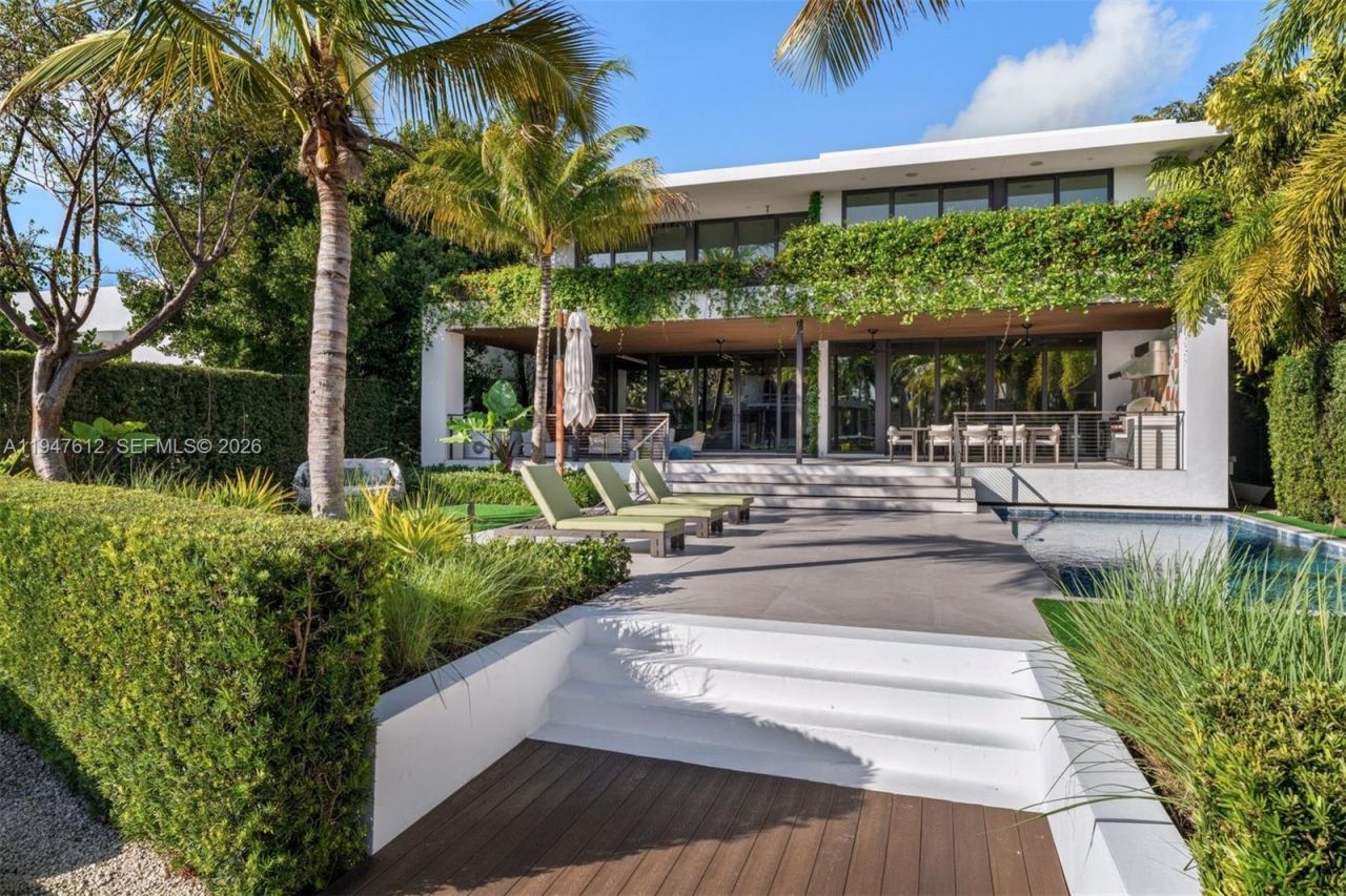 7333 Belle Meade Blvd, Miami, FL 33138 Photo