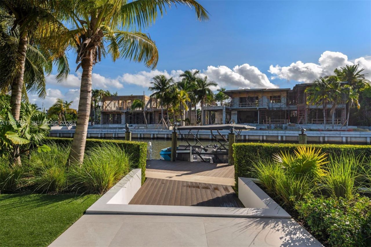 7333 Belle Meade Blvd, Miami, FL 33138 Photo