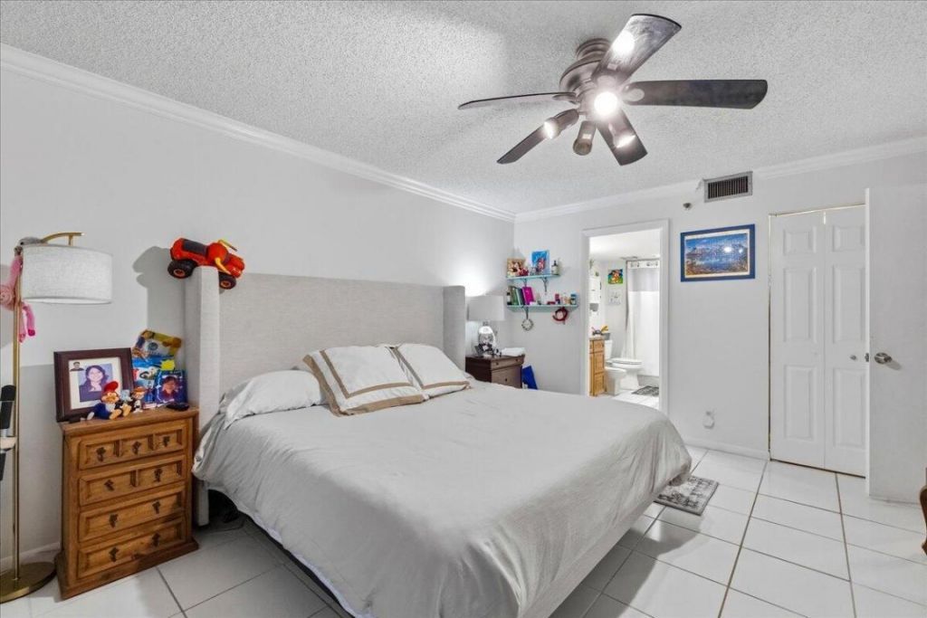 5340 NW 2nd Avenue, Unit 323, Boca Raton, FL 33487 Photo