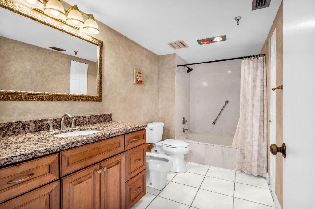 5340 NW 2nd Avenue, Unit 323, Boca Raton, FL 33487 Photo