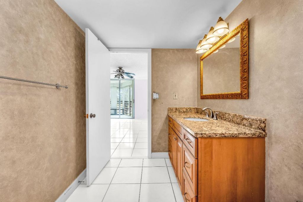 5340 NW 2nd Avenue, Unit 323, Boca Raton, FL 33487 Photo