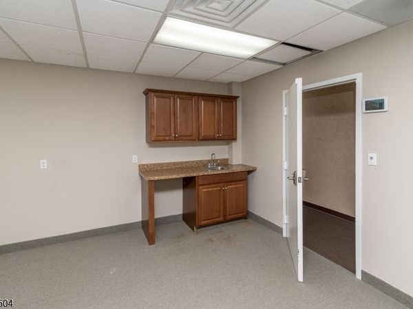 555 Goffle Rd, Ridgewood, NJ 07450