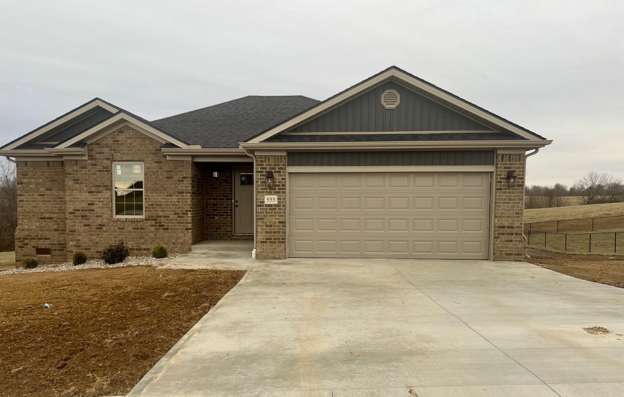 555 Middle Creek Way, Berea, KY 40403 Main Photo