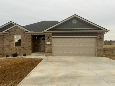 555 Middle Creek Way, Berea, KY 40403