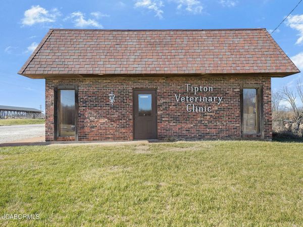 907 MO-5 , Tipton, MO 65081