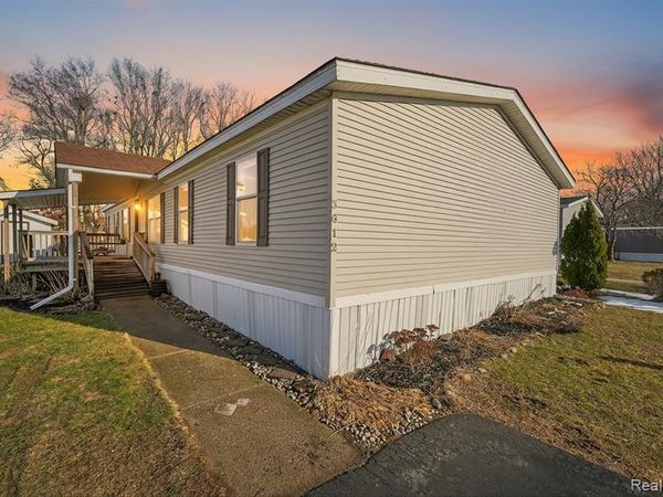 3612 Hawthorne St, Brandon Twp, MI 48348
