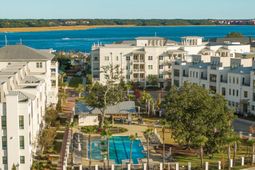 325 Longshore Street photo 4