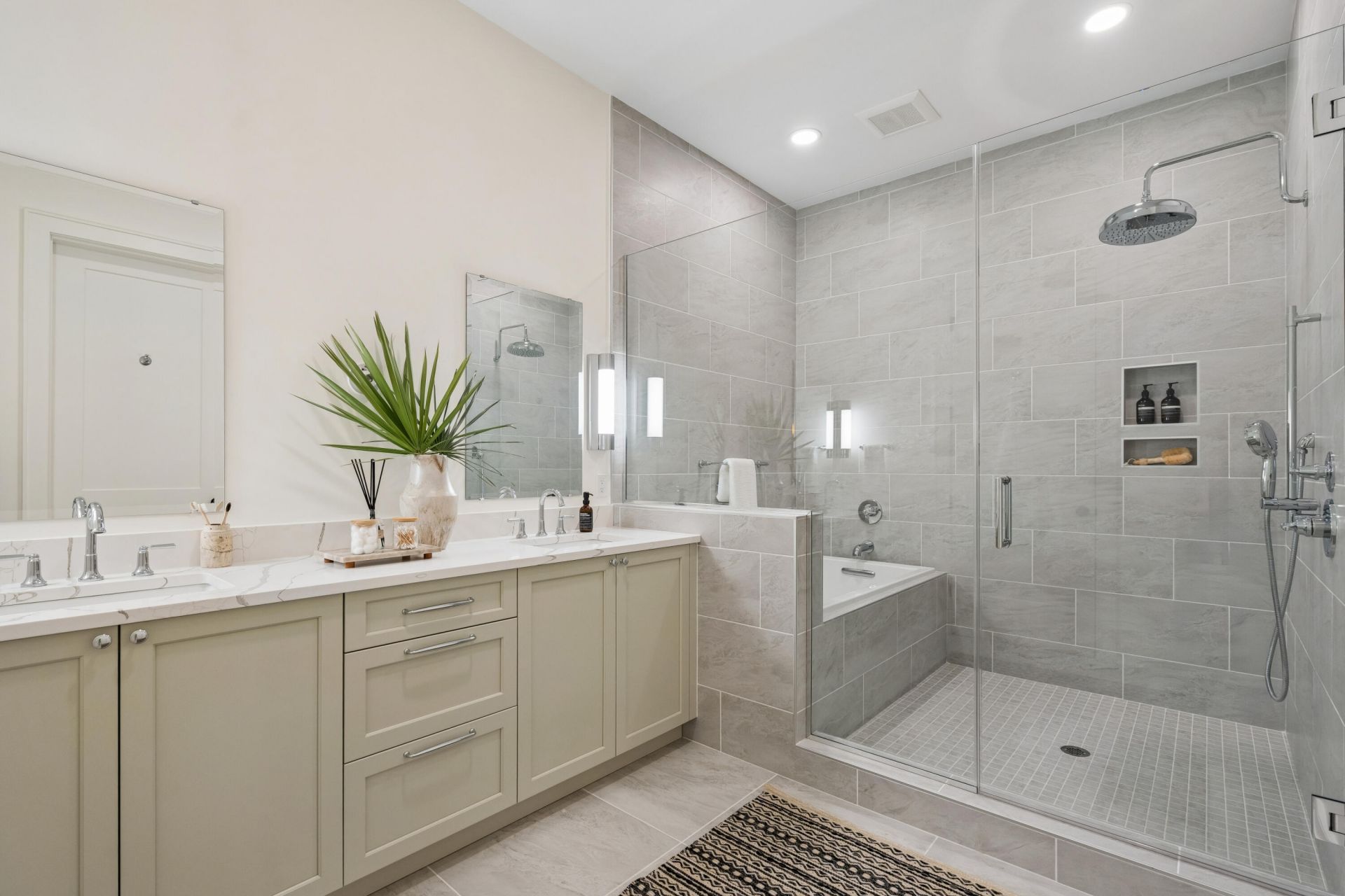 325 Longshore Street Photo 5