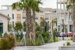 325 Longshore Street photo 4