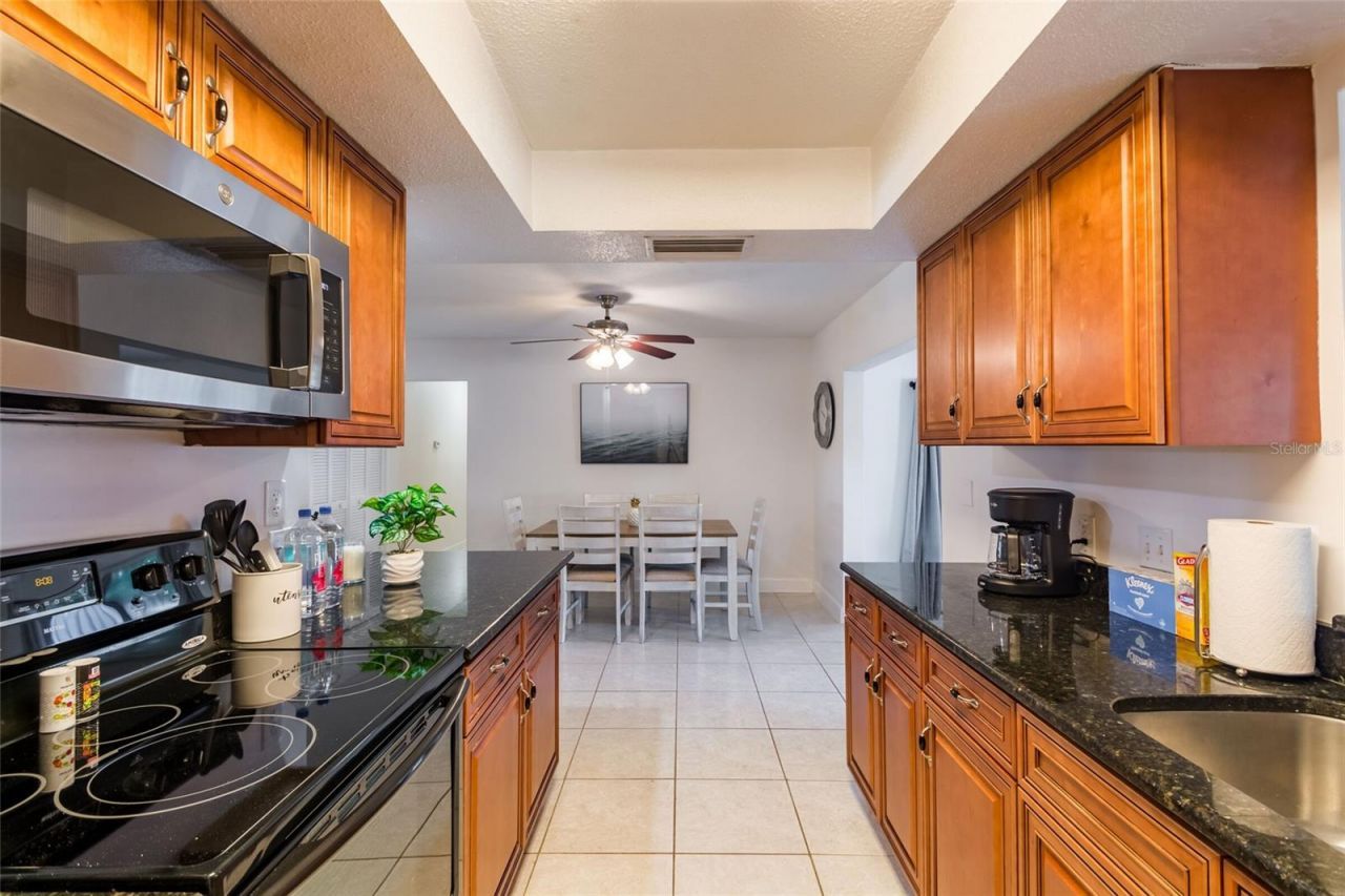 95 S Briggs Avenue, Sarasota, FL 34237 Photo