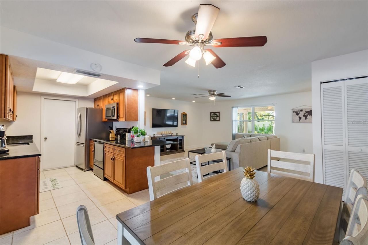 95 S Briggs Avenue, Sarasota, FL 34237 Photo