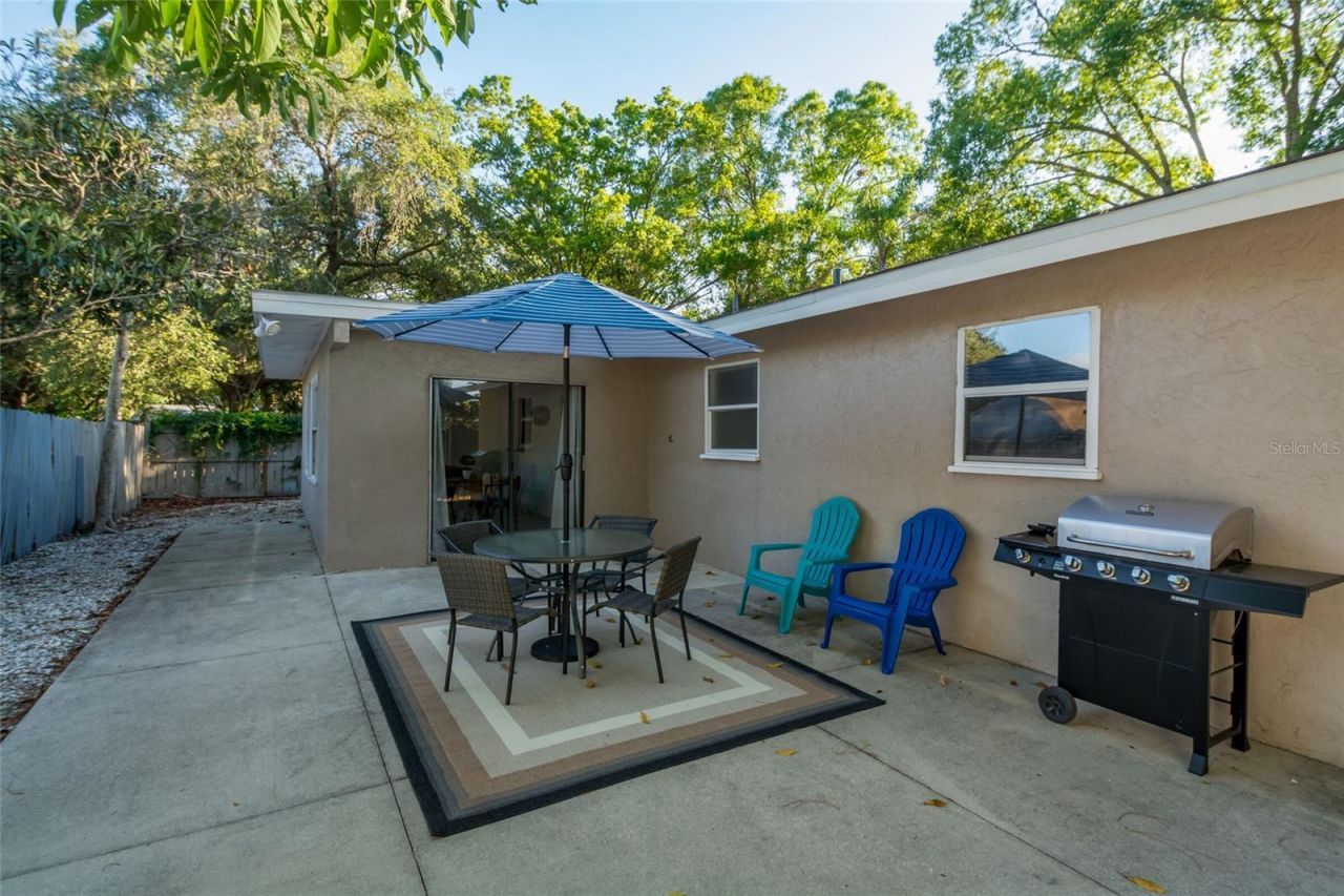 95 S Briggs Avenue, Sarasota, FL 34237 Photo