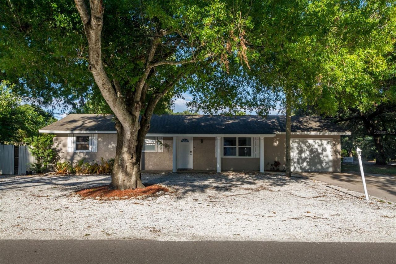 95 S Briggs Avenue, Sarasota, FL 34237 Photo