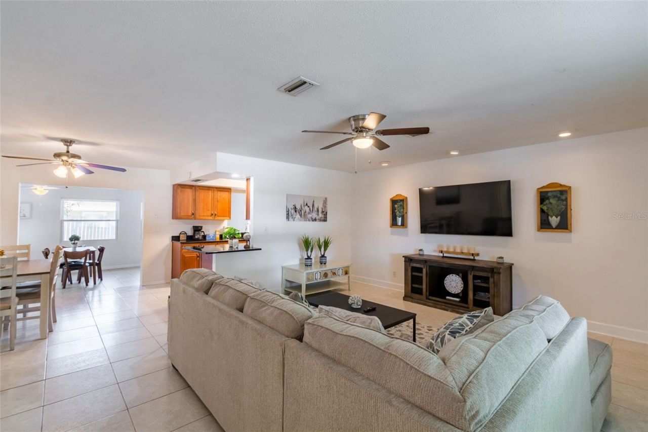 95 S Briggs Avenue, Sarasota, FL 34237 Photo