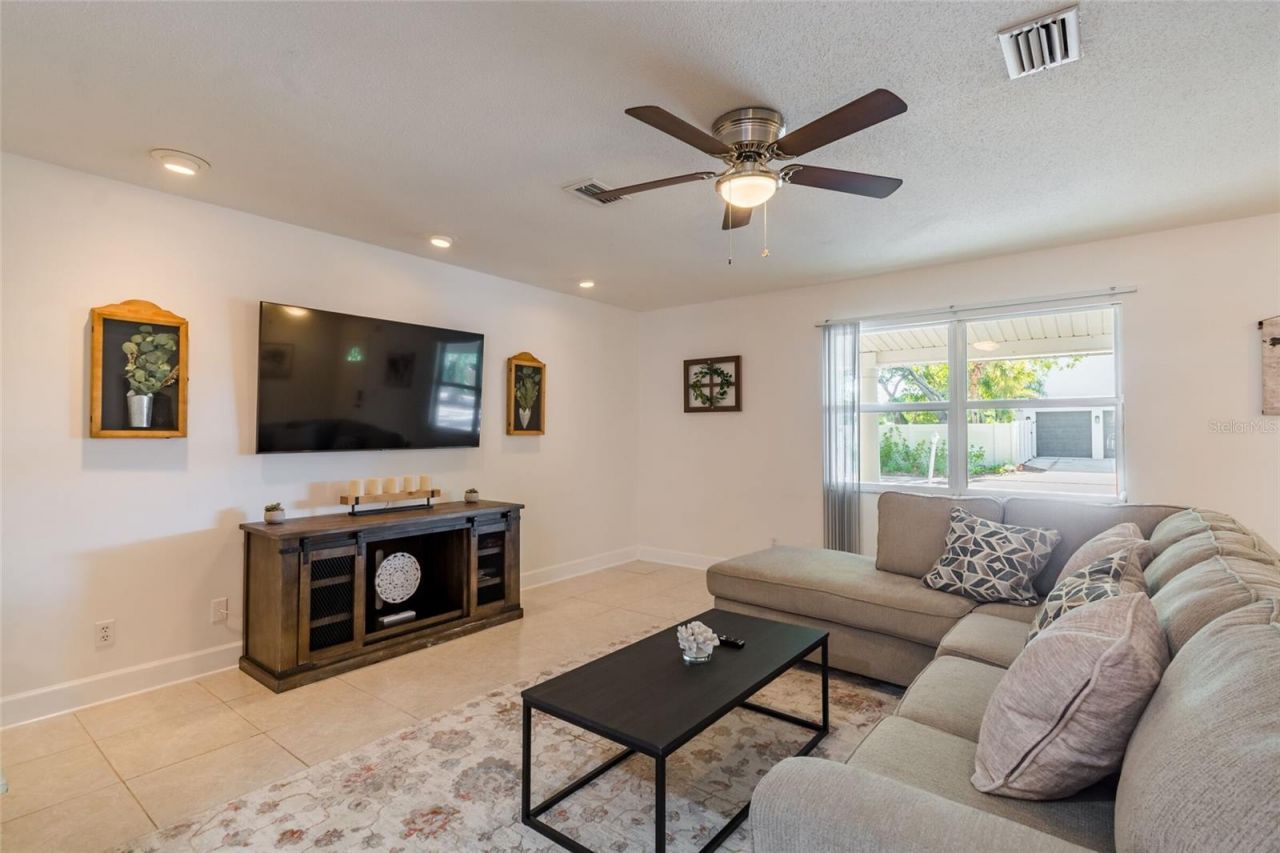 95 S Briggs Avenue, Sarasota, FL 34237 Photo