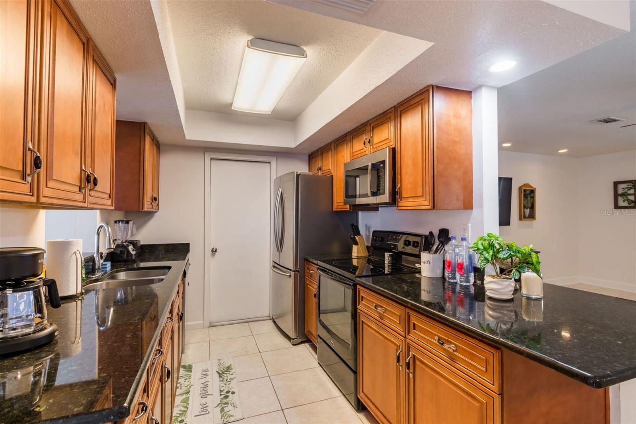 95 S Briggs Avenue, Sarasota, FL 34237 Photo