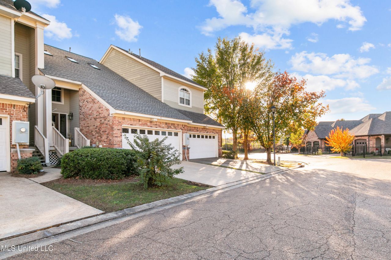 17 Charleston Circle, Brandon, MS 39047 Main Photo