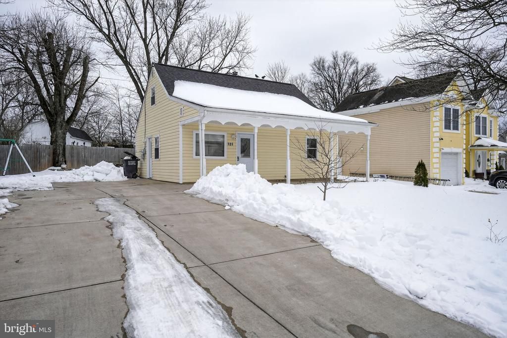 105 Crozet Street, Manassas Park, VA 20111 Main Photo