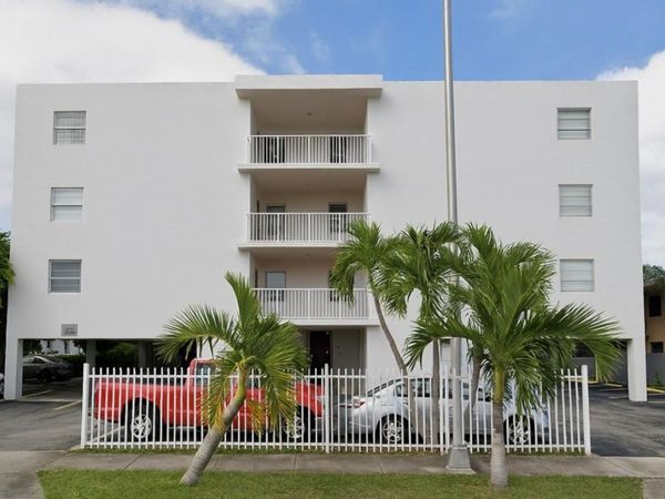 1095 W 77th Street, Unit 210, Hialeah, FL 33014
