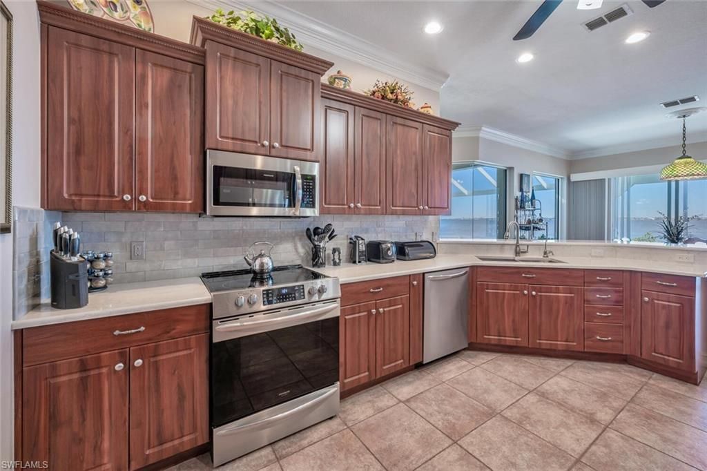 5727 Riverside Dr, Cape Coral, FL 33904 Photo