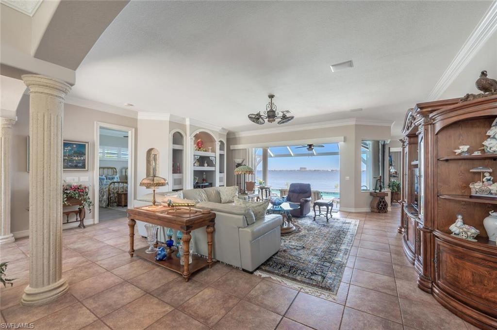 5727 Riverside Dr, Cape Coral, FL 33904 Photo