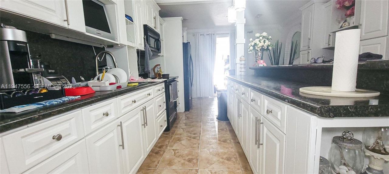 10330 NW 36th Ct, Miami, FL 33147 Photo