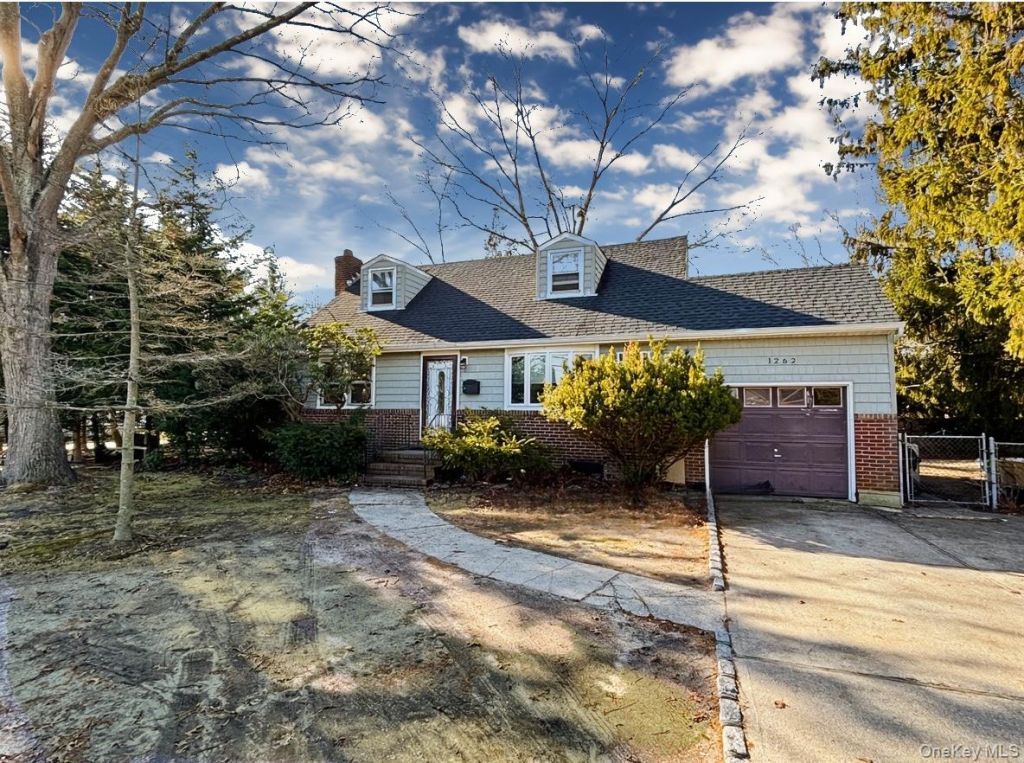 1262 Saxon Avenue, Bay Shore, NY 11706 Main Photo