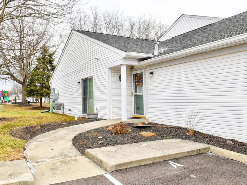 4704 Hobson Drive, Unit 4A, Columbus, OH 43228 Photo 2