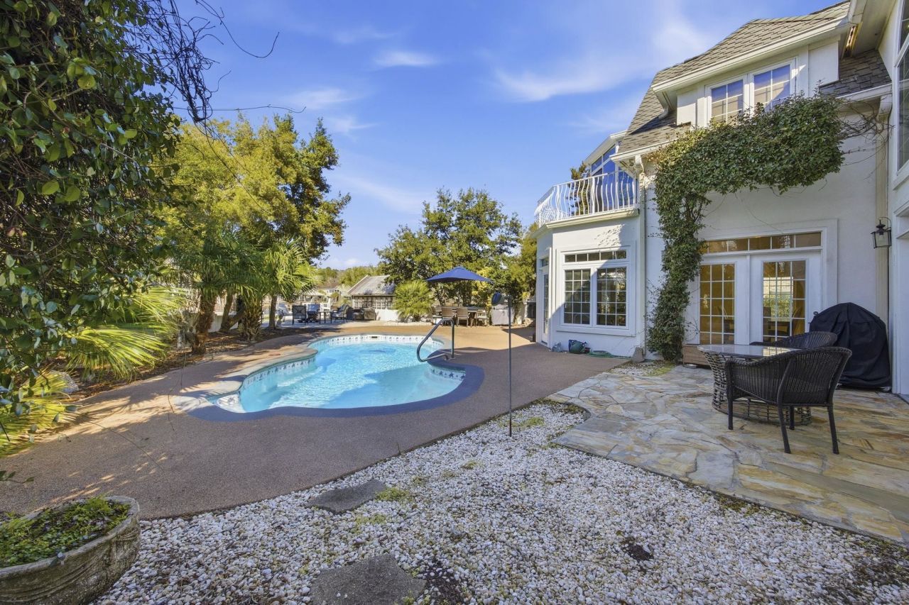 2397 River Rd. Photo 5