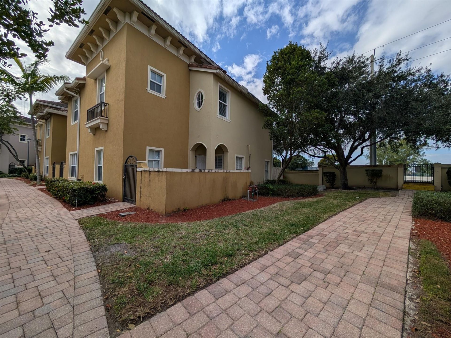 2851 W Prospect Road, Unit 701, Tamarac, FL 33309 Main Photo