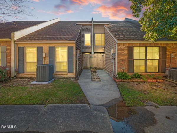 204 Long Plantation Boulevard, Unit B, Lafayette, LA 70508