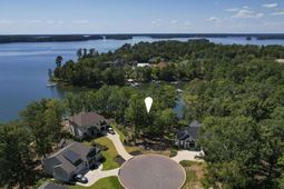 1095 Refuge Place  photo 4