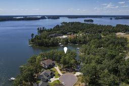 1095 Refuge Place  photo 4