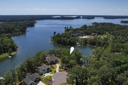 1095 Refuge Place  photo 4