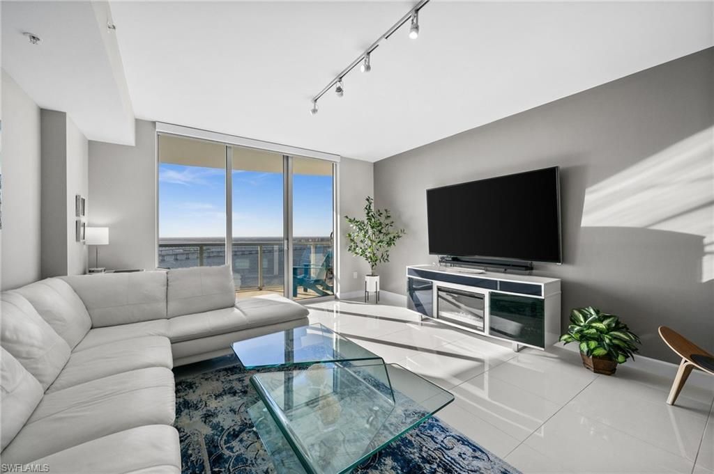 3000 Oasis Grand Blvd, Unit 2903, Fort Myers, FL 33916 Photo