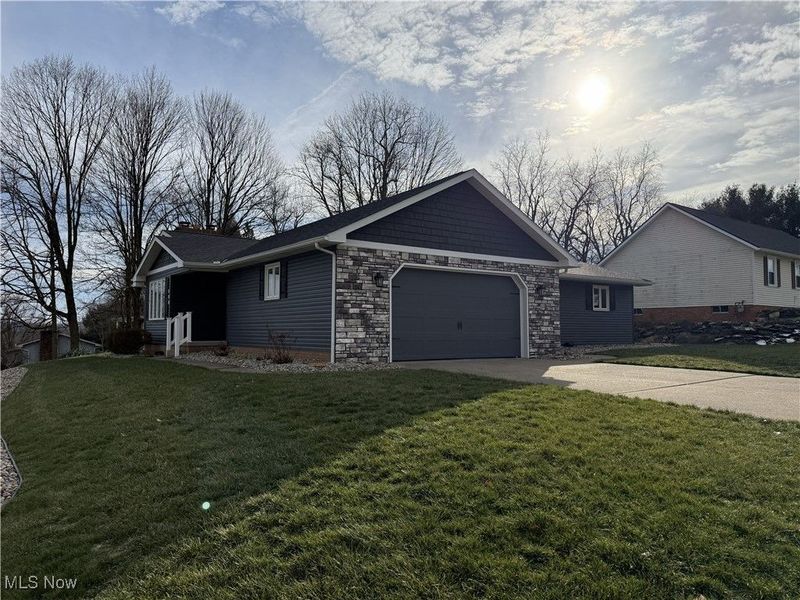 568 Lockport Avenue SW, New Philadelphia, OH 44663 Photo 3