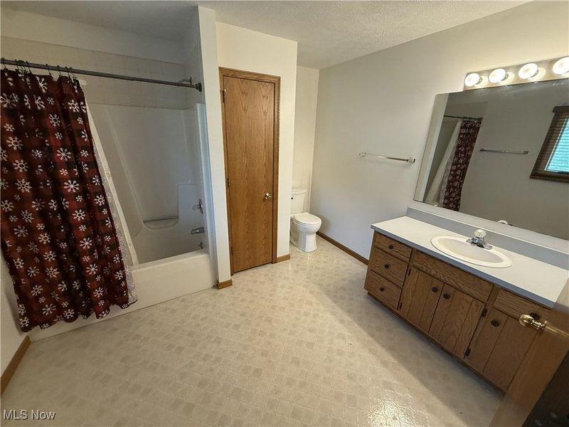 568 Lockport Avenue SW, New Philadelphia, OH 44663 Photo 32